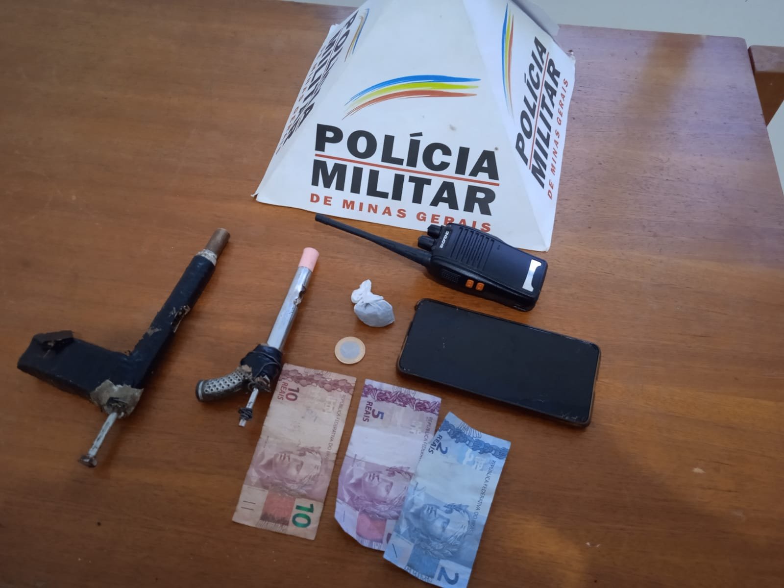 Portal Caparaó Pm Apreende Armas De Fogo Droga E Dinheiro Em Santana Do Manhuaçu